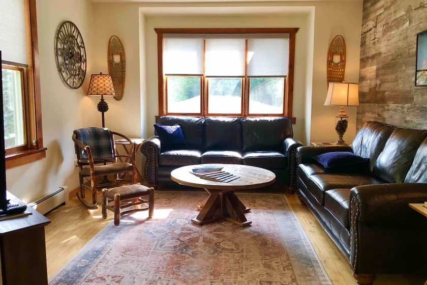 Comfortable Keweenaw Home Across from MTU - Image 1