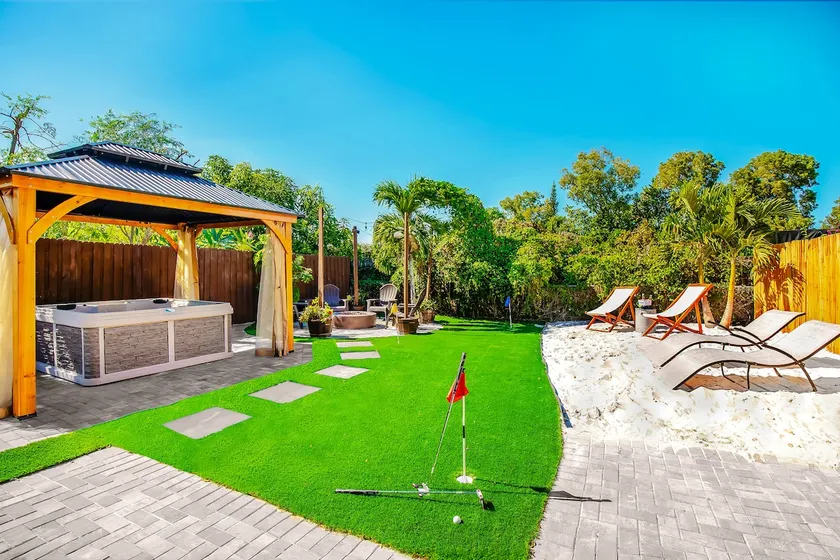 Coastal Farmhouse with mini Golf, Private Beach &Spa - Image 1