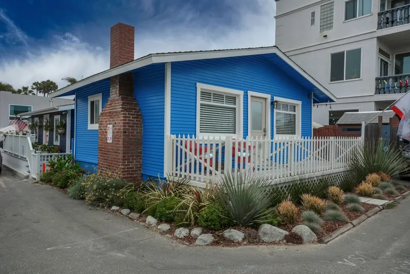 Historic beachside home in charming Sunset Beach - Image 1