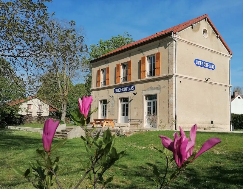 Lurey Conflans Station - Image 1