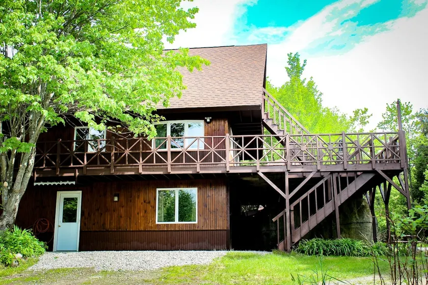 12 Old Hotel Road with Beach and Boat Access - Image 1