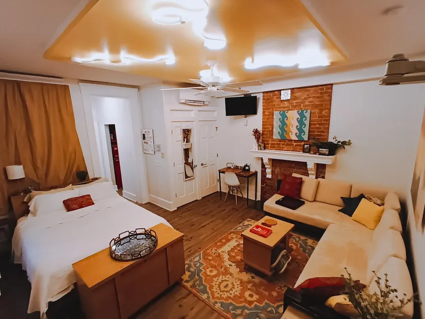 Studio Apt w/ Private Deck - Unit D - Image 1