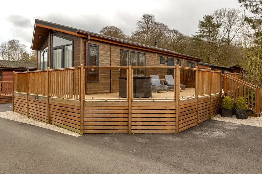 Lakeside 4 Lodge - Image 1