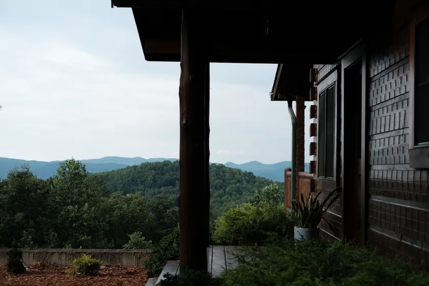 The Ridge: A Modern Cabin - Image 1