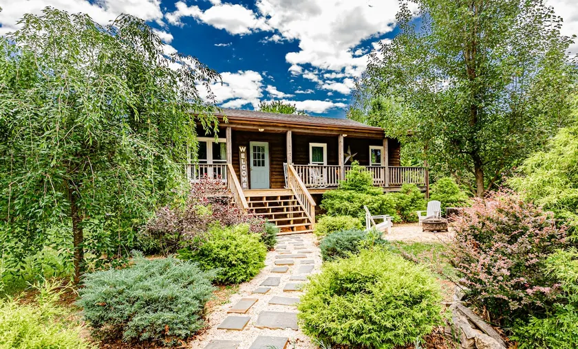 Unit A-Mountain Retreat- SAUNA-Hiking-Wineries - Image 1