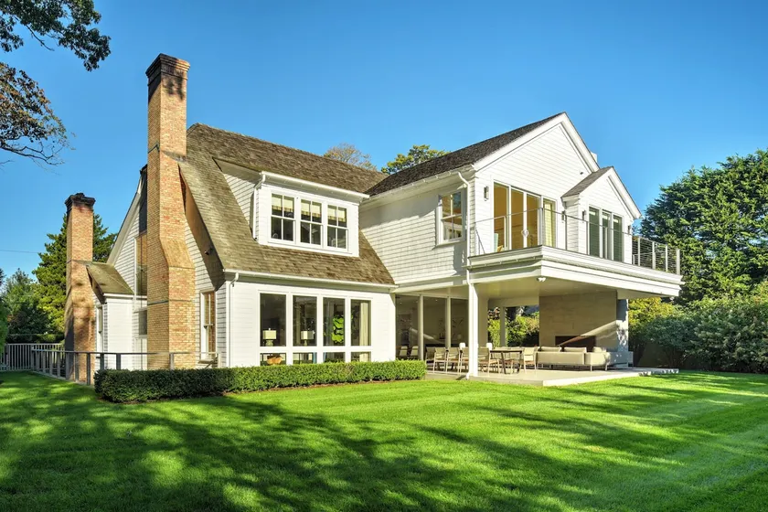 Exquisite Custom Home in the Heart of East Hampton - Image 1