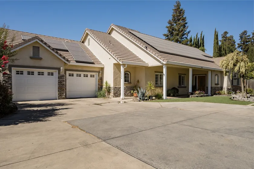 Spacious & Peaceful 4BR Retreat w/ Garage - Image 1