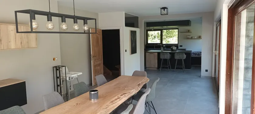 Renovated waterfront villa - Image 1