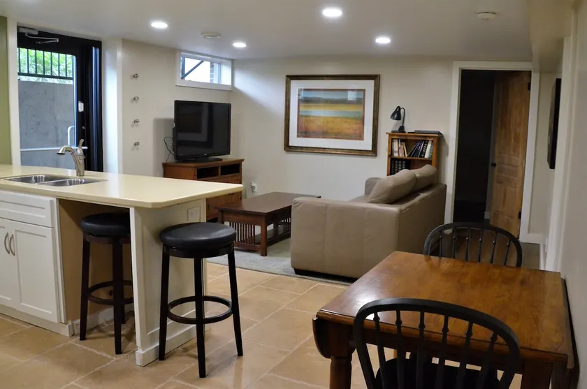 Comfortable 2 Bedroom self- check in w/kitchen - Image 1