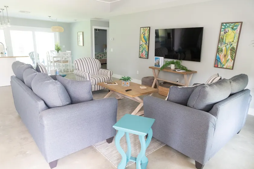 Family Retreat North Spacious 4BR, 4BA Getaway - Image 1