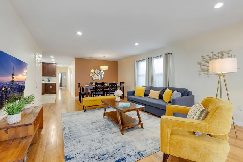 Stylish 3 BR apartment, 20min to NYC Free parking - Image 1
