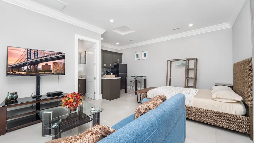 Private Studio+ kitchen near Disneyland - Image 1