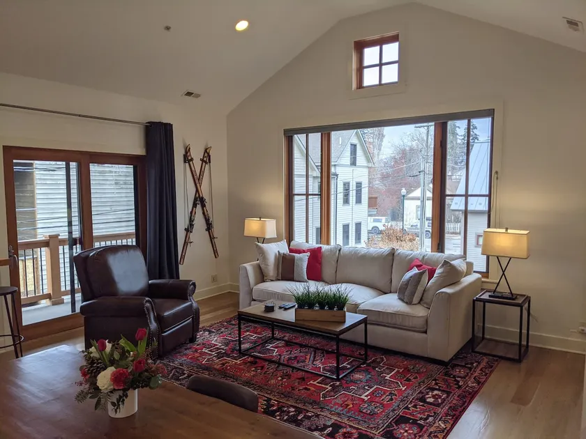 Downtown Loft on Lupfer - Image 1