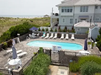 OceanBreeze: 2 Bed 2 Bath Condo on Beach w/ Pool - Image 1