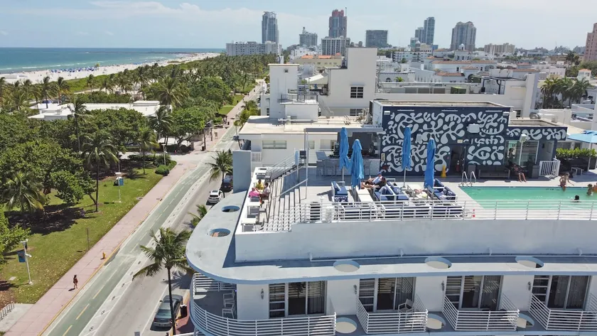 Ocean Drive Apartm Roof top pool Beach access C406 - Image 1