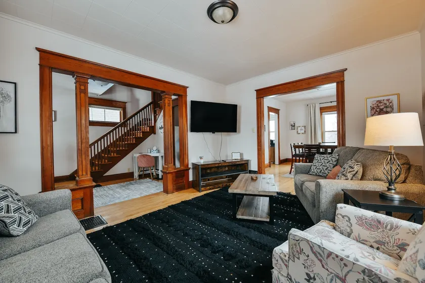 Group friendly, 3 bedrm Home/Comfort & Convenience - Image 1
