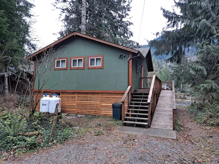 Your Retreat on the River - Image 1