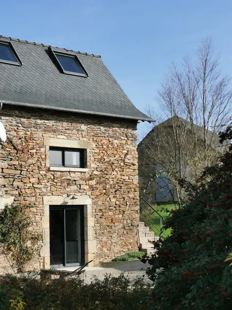 Small renovated barn - Image 1