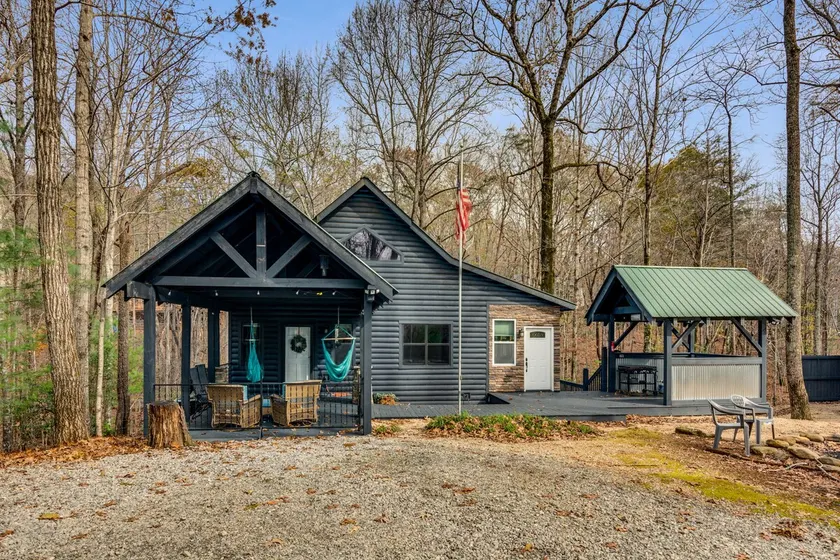 Yonah Escape~ R&R getaway~hot tub~10 mins to Helen - Image 1