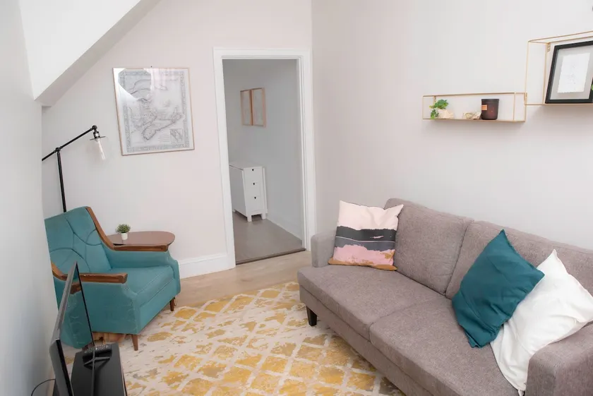 Quaint + Cozy Apartment - Wifi, Kitchen, Parking - Image 1