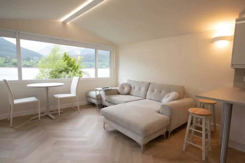 Rossmay Cabin - Lochside holiday home with beach - Image 1
