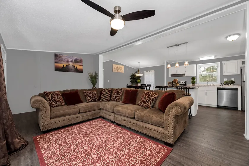 Country Lodge @ Ft Liberty & Campbell University - Image 1