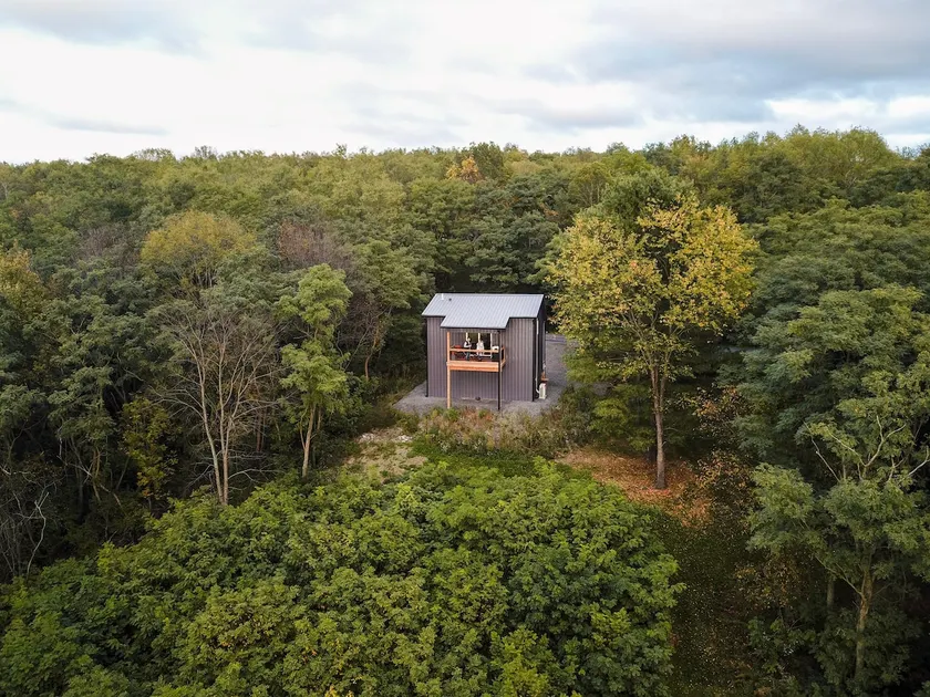 Fox Den Studio, Lake View, Location, location! - Image 1