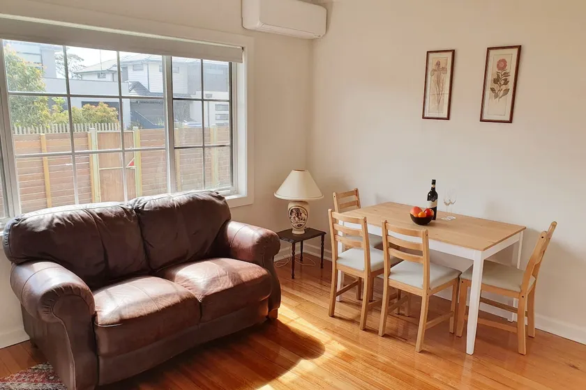 Charming and cosy 2-BR Suite in Melbourne Bayside - Image 1