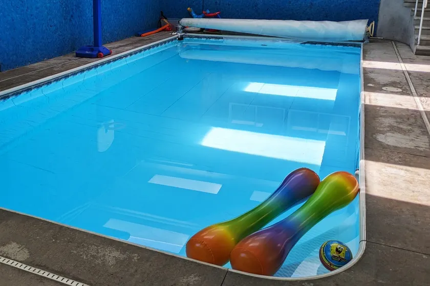 Walla Walla Guesthouse · Pool & Hot Tub - Image 1