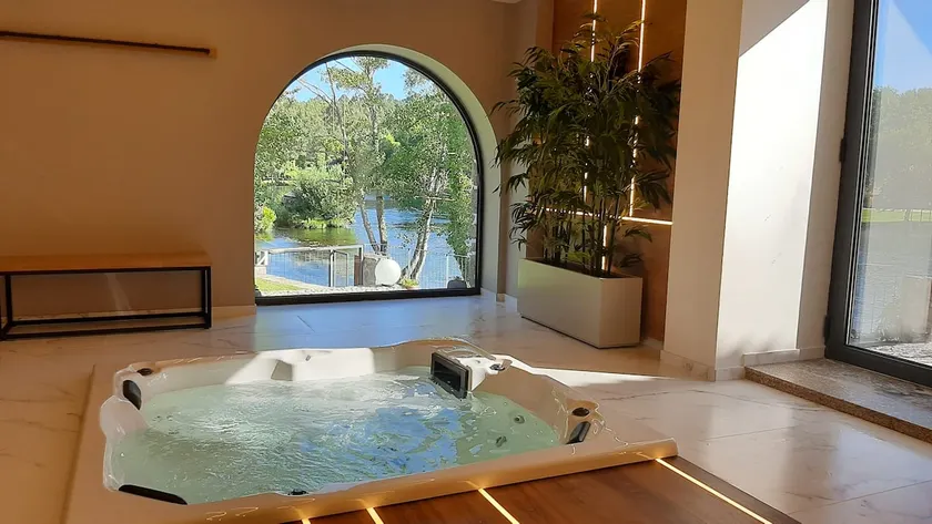 Studio | River View | Jacuzzi and Turkish Bath - Image 1