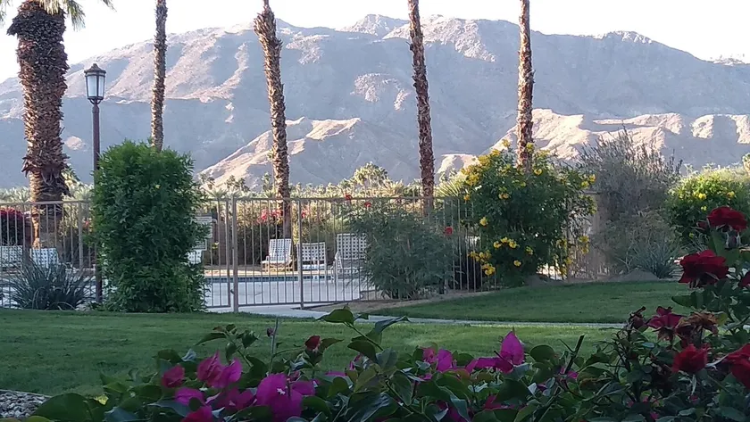 Spectacular view, steps to pool, golf, winter open - Image 1