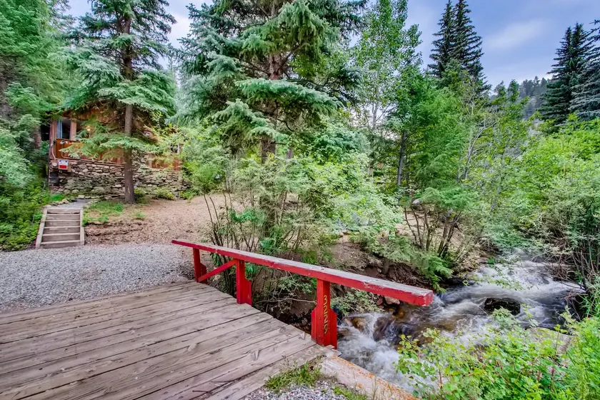 Sweet Pine Waterfront Pet Friendly Cabin - Image 1