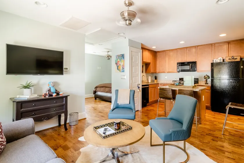 Apartment near Uptown Charlotte, North Carolina - Image 1