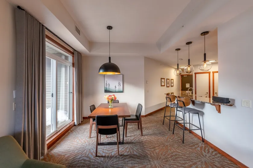 Two Bedroom Suite ● Full Kitchen ● Wifi ● Parking - Image 1
