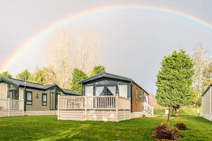 JJs Azelea Lodge With Private Luxury Hot Tub - Image 1