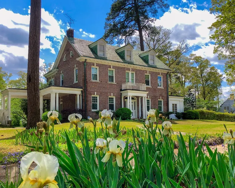 Private Home Spacious + Clean | 3600+sqft | 4bdrm - Image 1