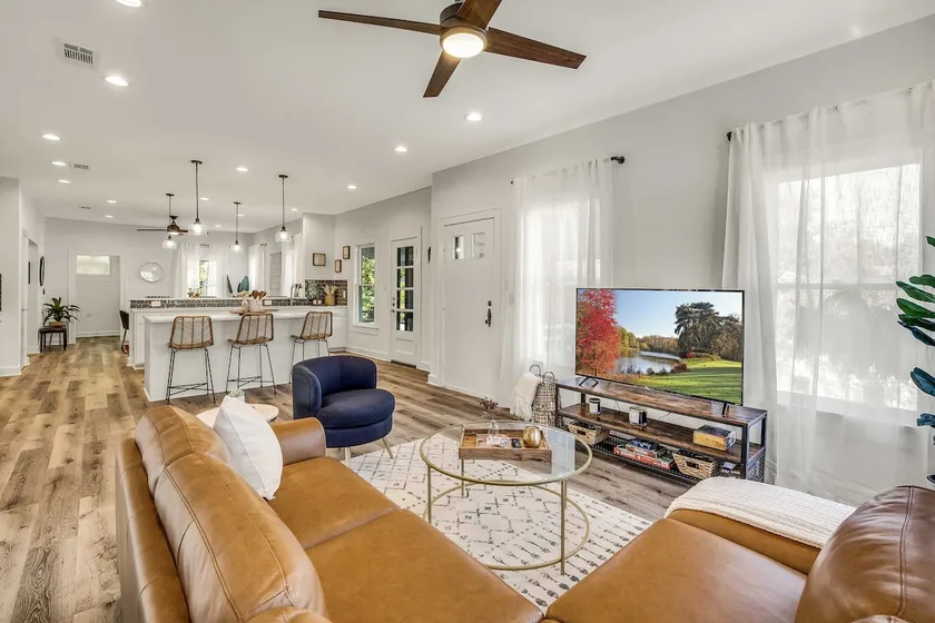 Charming downtown Austin 6 bedroom Mansion - Image 1