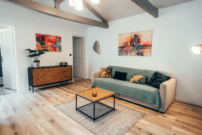 Apartment on Cours in the Heart of the City - Image 1