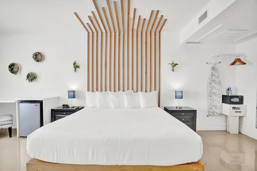 NEW LISTING! Belleza South Beach King Studio - Image 1