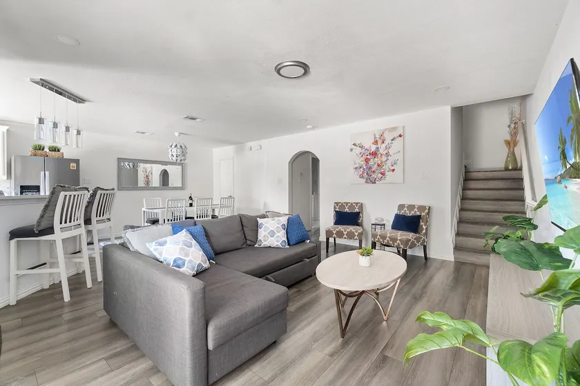 Modern 3 Bedrooms Home Just 5 mins to Deep Ellum - Image 1