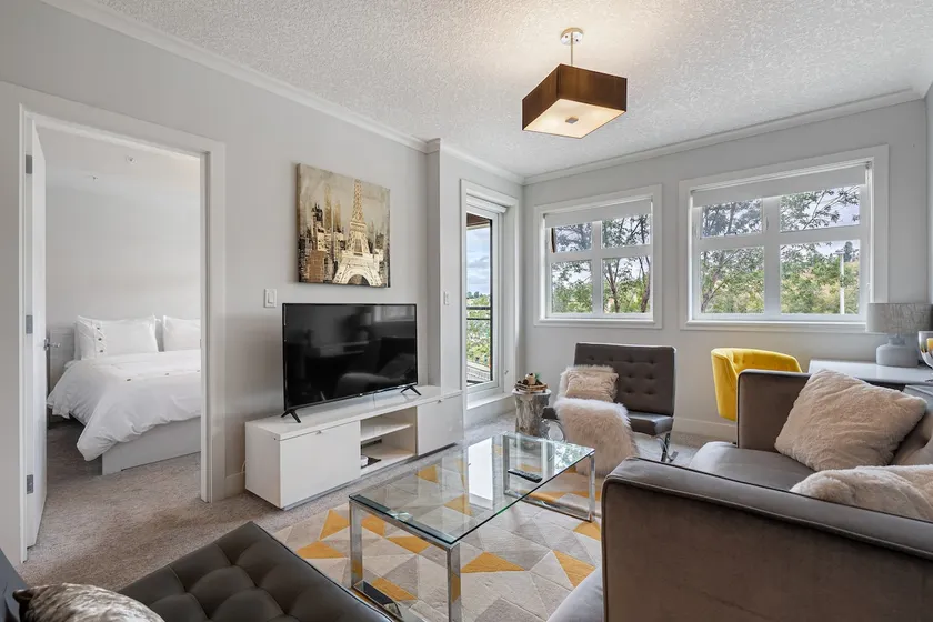 Exceptional Location Overlooking the Bow River - Image 1