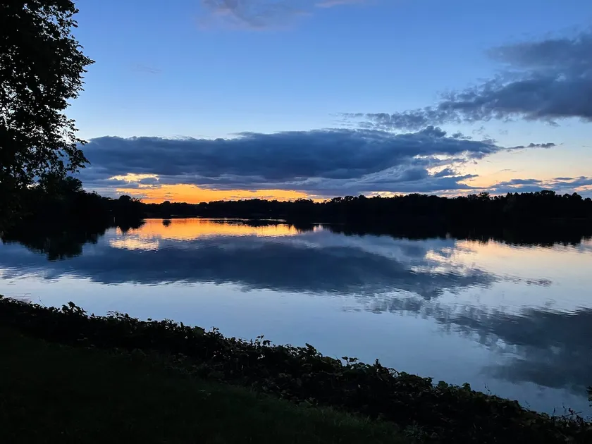 Sunset on the River, Walk to Town Eateries & Shops - Image 1