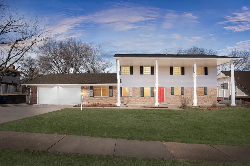 South Tulsa 5 Bedroom & 8 Beds | Luxury | 2 King Suites - Image 1