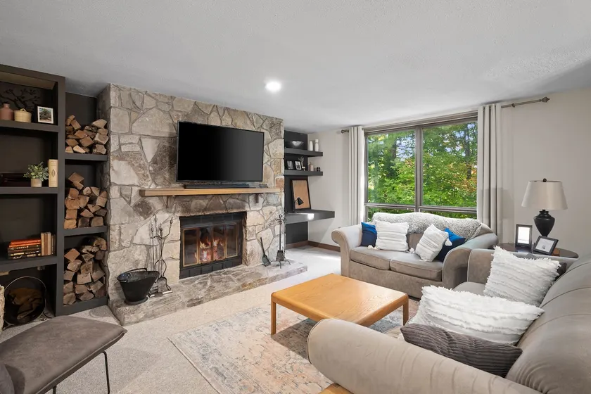 Updated Condo at Base of Mt Snow w Fireplace - Image 1