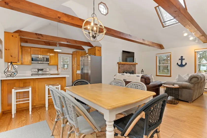 Newly Updated, 5 Mins to Beach, Ocean Side - Image 1