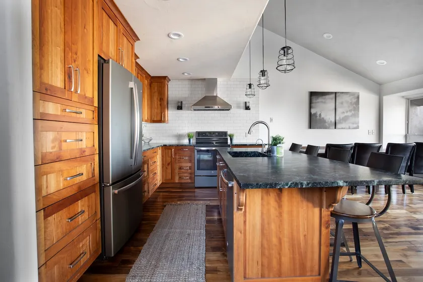 Little Cottonwood Home Base, Large Hot Tub! - Image 1