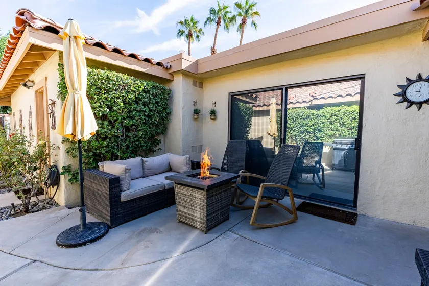 Steps to Pool, BEST Location, Private Feel-Dogs Ok - Image 1