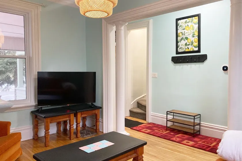 Quiet 3BR near downtown & river - Image 1