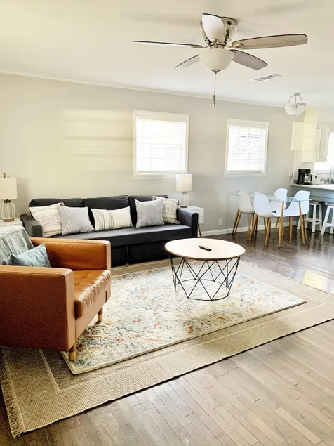 Power is onCozy 2 bedroom house centrally located - Image 1