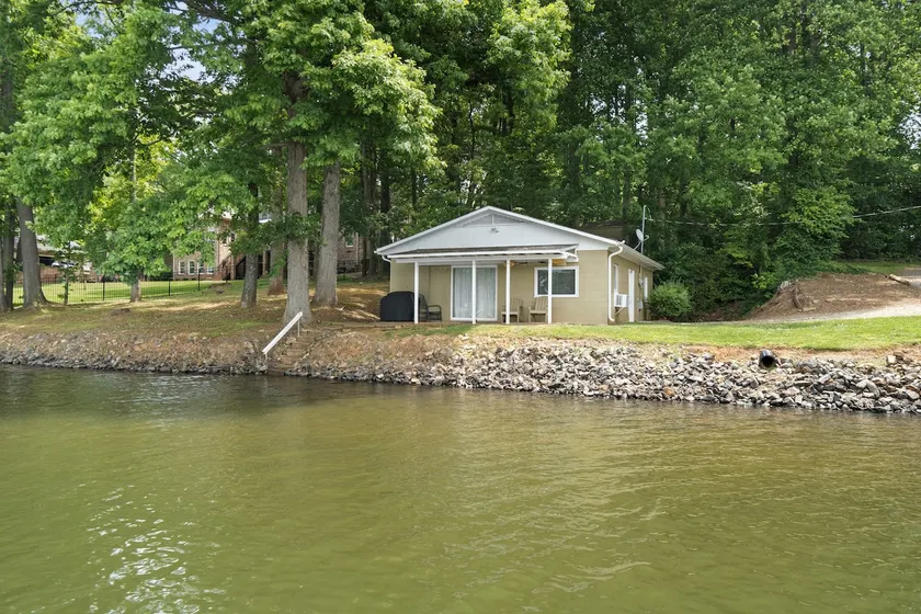 The Cabin on Lake Norman - Image 1